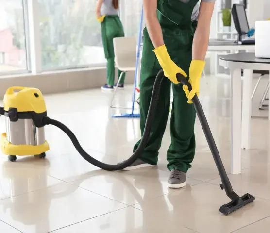 Bodenreinigung in einem Büro